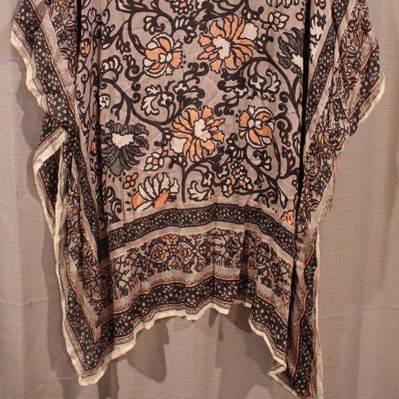 Lauren Conrad Floral Ruana - Picture 4 of 7